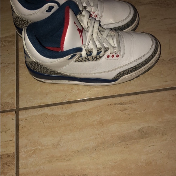 Jordan 3s - Picture 4 of 4